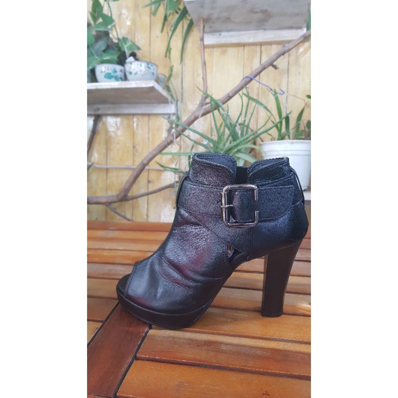 Giày size 37 chị Ngân