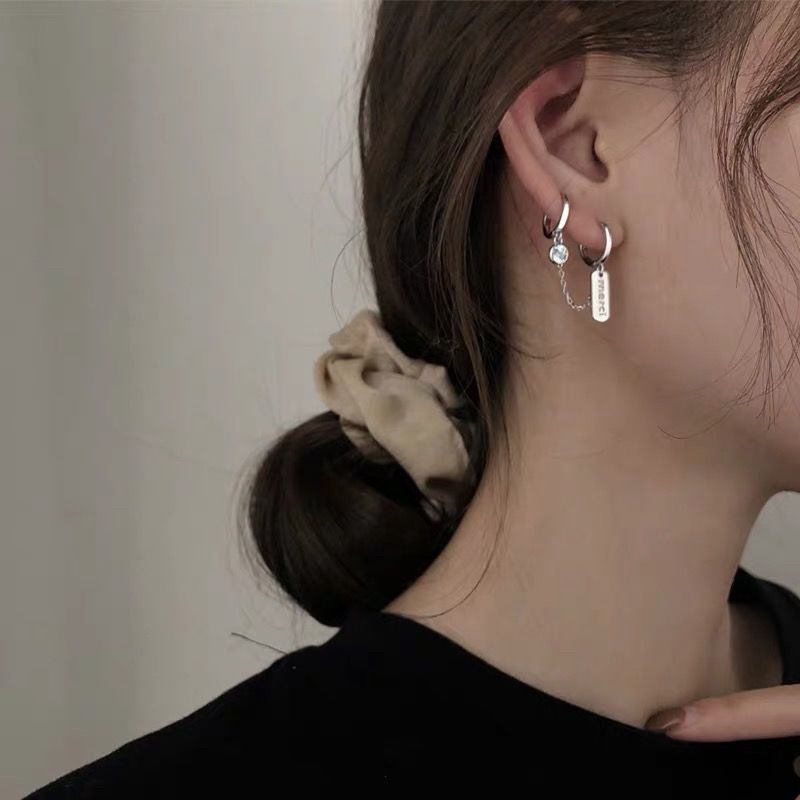 Bông tai dây tua rua mặt tròn khắc chữ cá tính hợp thời trang