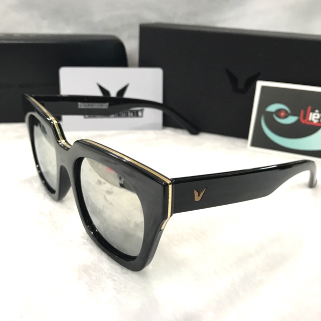 Mắt Kính Viền Vàng