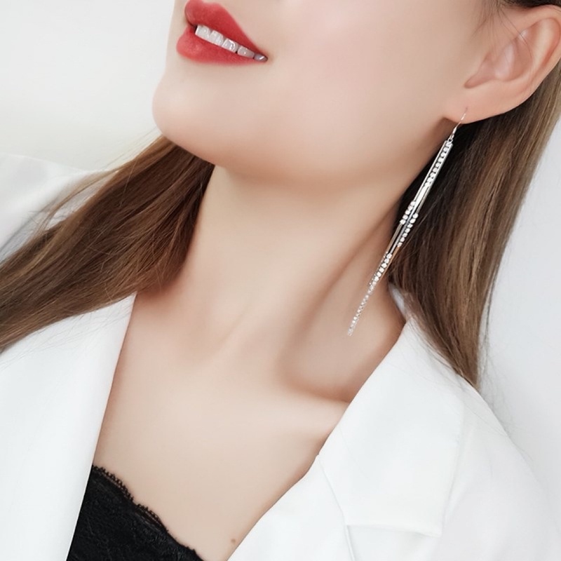 Bông Tai Tua Rua Dài Đính Đá Lấp Lánh Sang Trọng