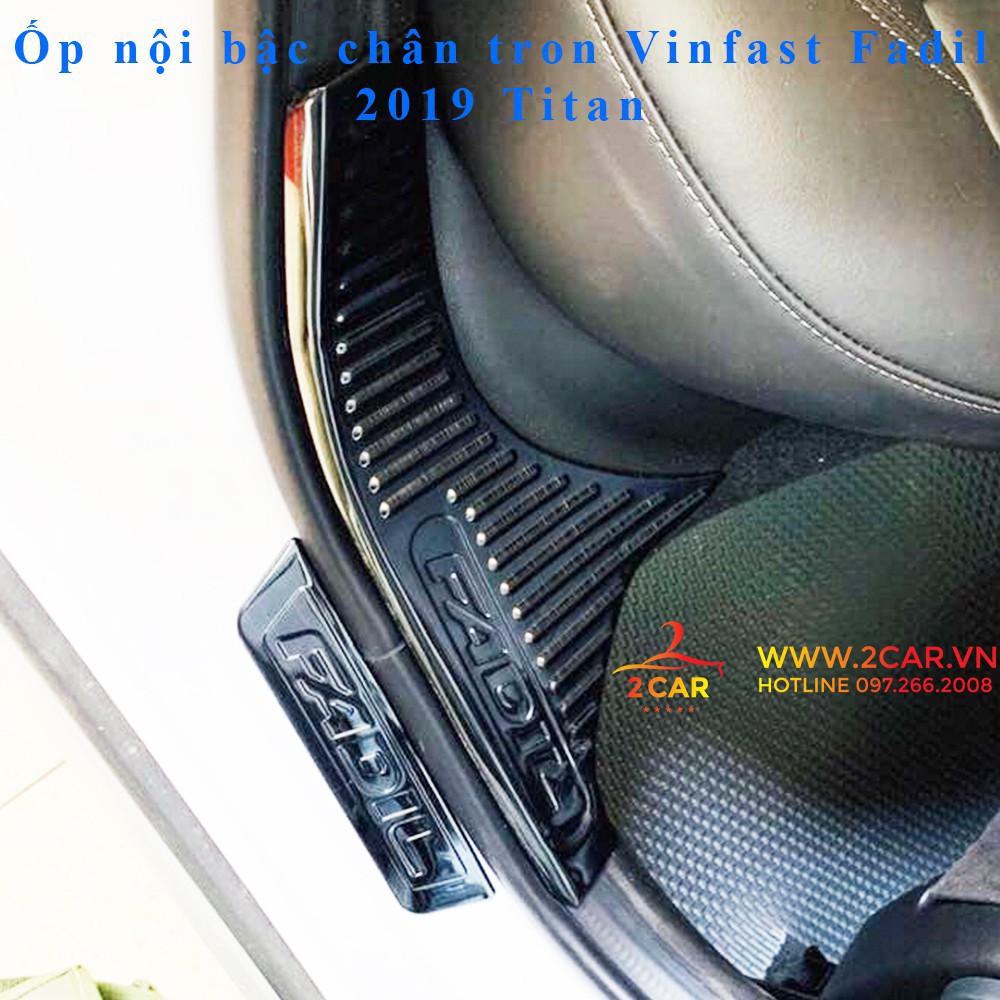 Ốp bậc chân trong xe Vinfast Fadil 2019- 2020 chất liệu titan