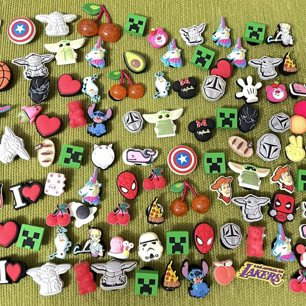 Sticker 3D chính hãng, jibbitz gắn dép crocs, bán lẻ charm dép crocs theo từng đôi mẫu ngẫu nhiên