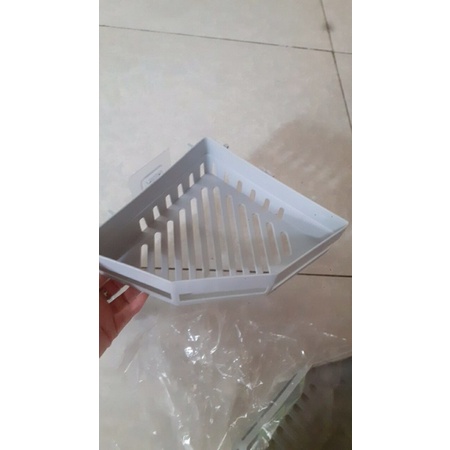 Kệ nhựa tam giác gắn góc tường tiện dụng cho nhà tắm, phòng bếp