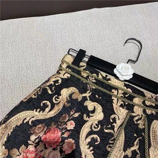 chân váy ngắn hoạ tiết qccc