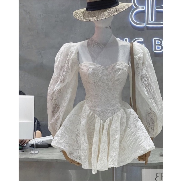 ĐẦM TRẮNG TAY BỒNG HOA NỔI CÚP NGỰC HỞ LƯNG MS47