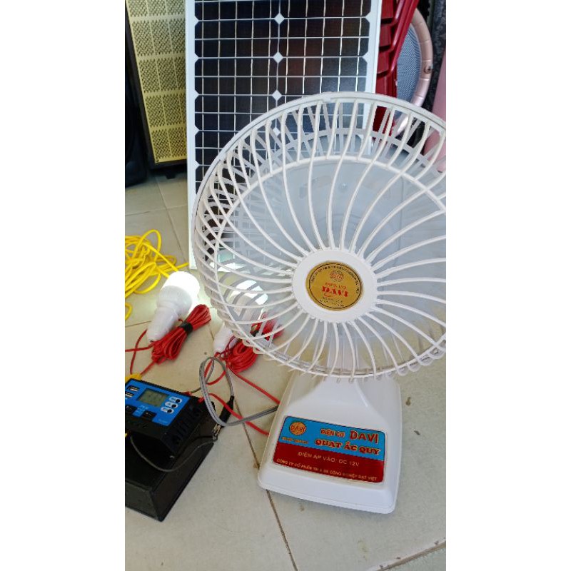 Máy phát điện năng lượng mặt trời ráp sẵn có quạt, bóng đèn, sạc điện thoại