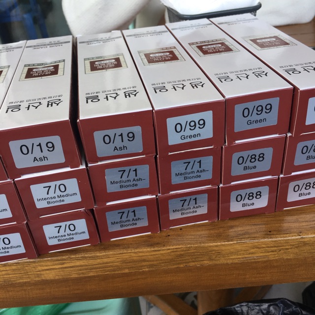 Thuốc nhuộm tóc màu XANH DƯƠNG ĐEN KHÓI (kèm trợ dưỡng và găng tay) | BigBuy360 - bigbuy360.vn