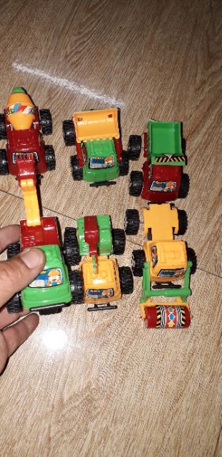 Set 6 xe mô hình xe công trình bằng nhựa chạy chớn