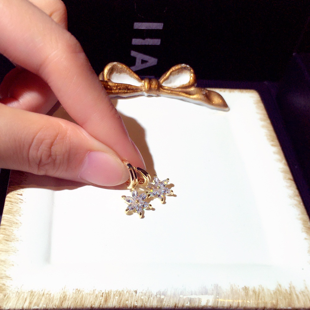 Bông Tai Hình Hoa Đính Đá Thời Trang Cho Nữ