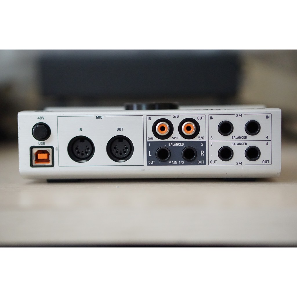 Komplete Audio 6 có vết xước- giảm giá