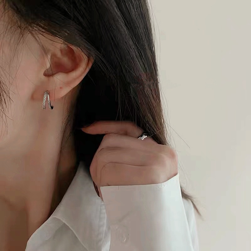 Bông tai móc tròn đính đá chữ V khuyên tai nữ văn phòng