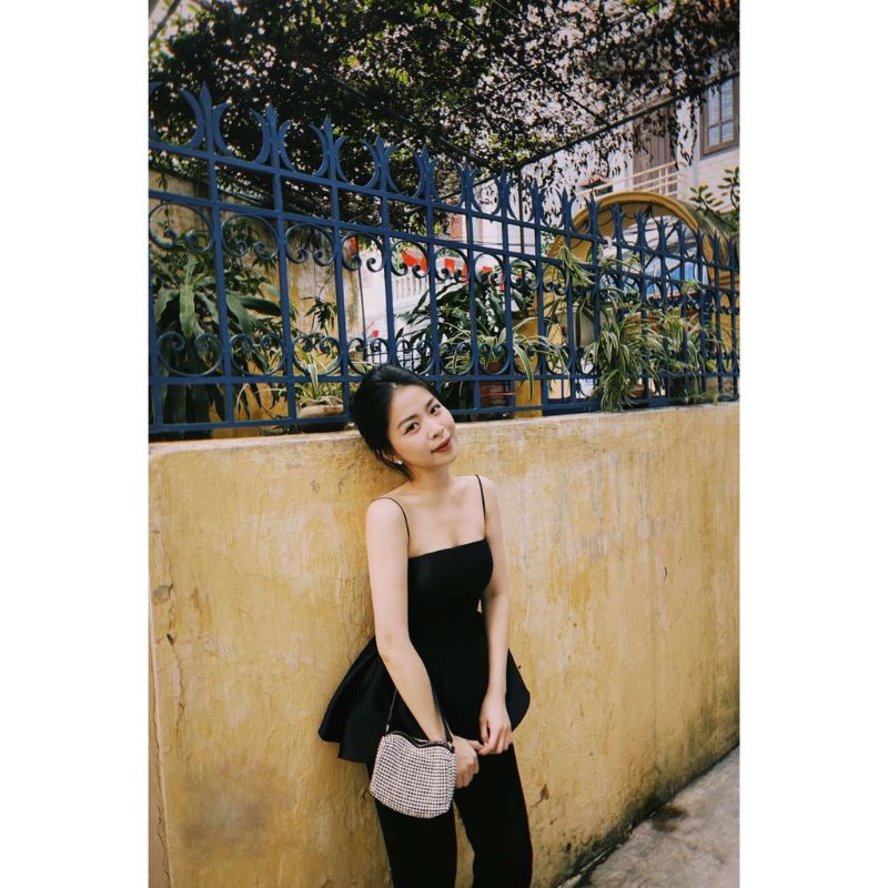 Áo Peplum Hai Dây Đơn Giản