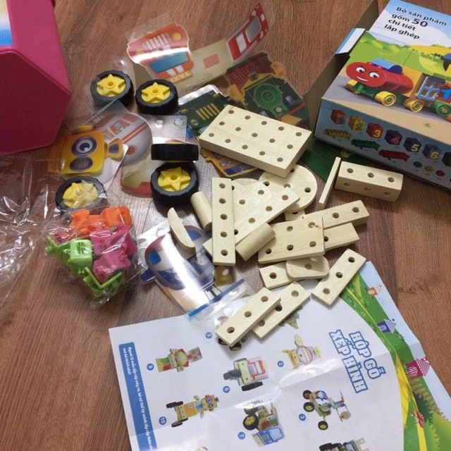 Lắp ráp phương tiện giao thông bằng gỗ