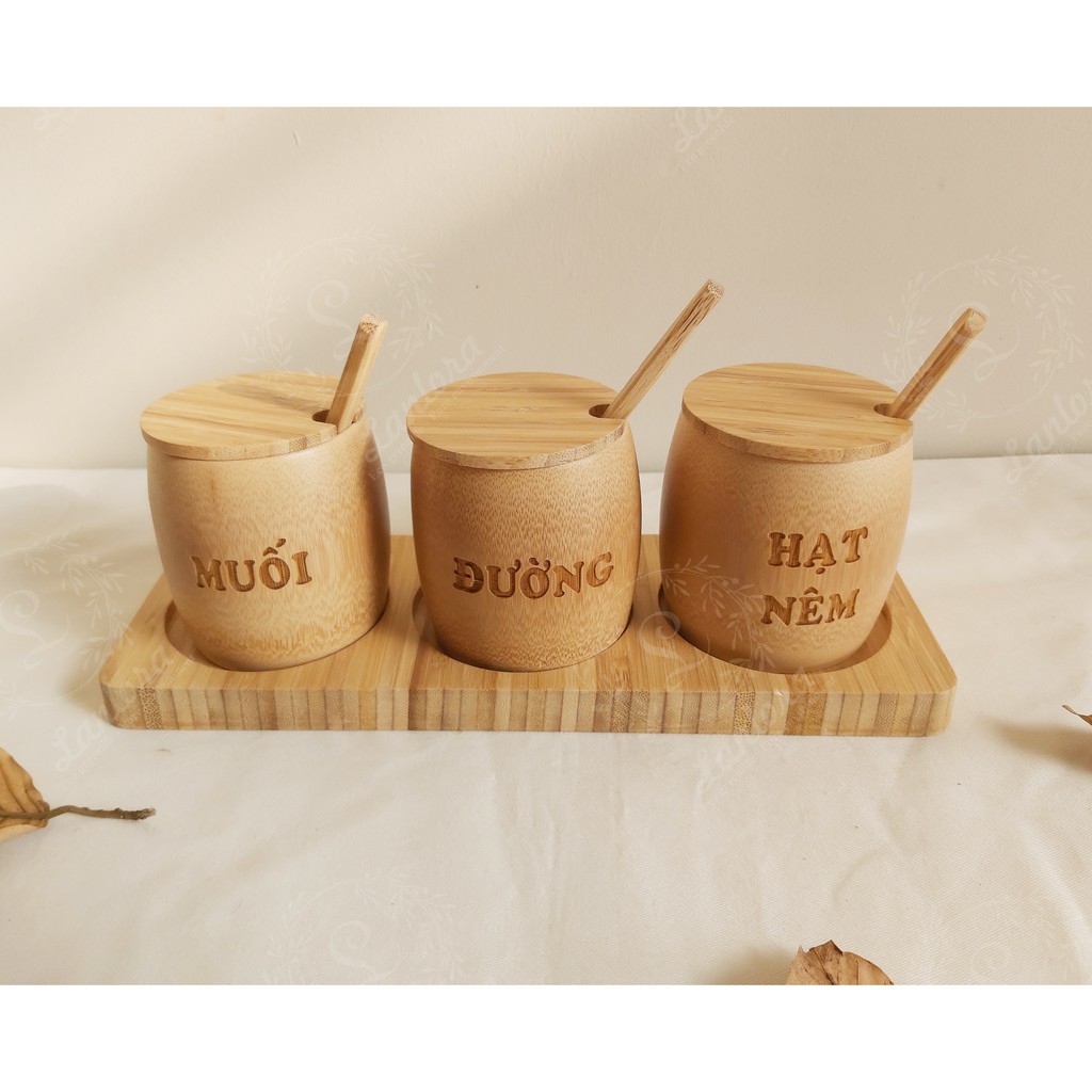 Bộ 3 hũ đựng gia vị kèm thìa xúc và khay bằng tre