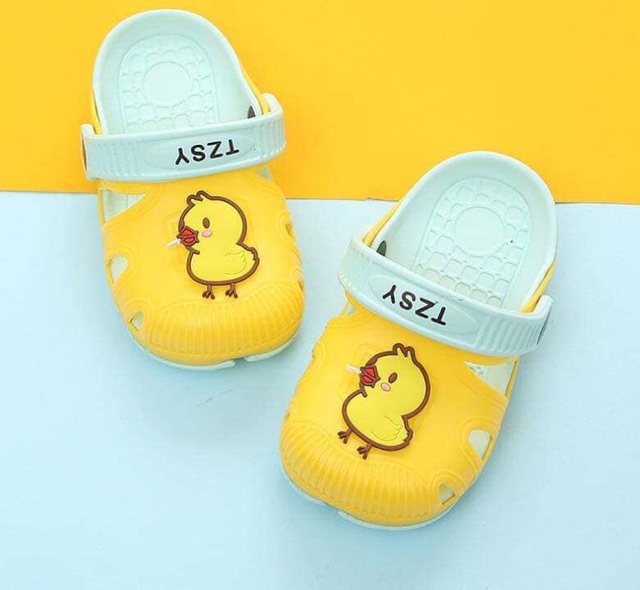 Dép đi biển cho bé