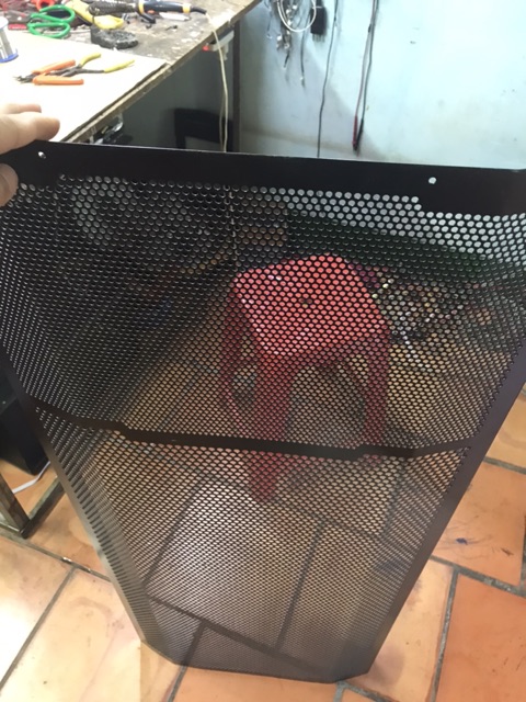 Lưới loa bốn tất đôi một chiếc