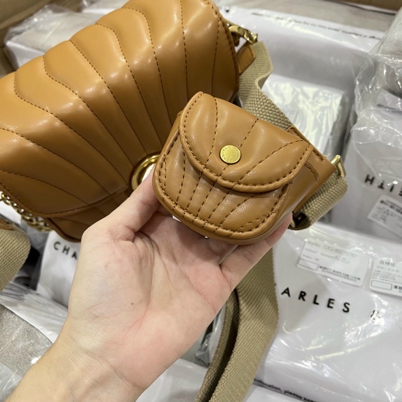 TÚI CNK CHẦN AURORA METALLIC ACCENT