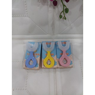 Bàn chải đánh răng silicon hình chữ U phù hợp cho bé từ 2 đến 5 tuổi