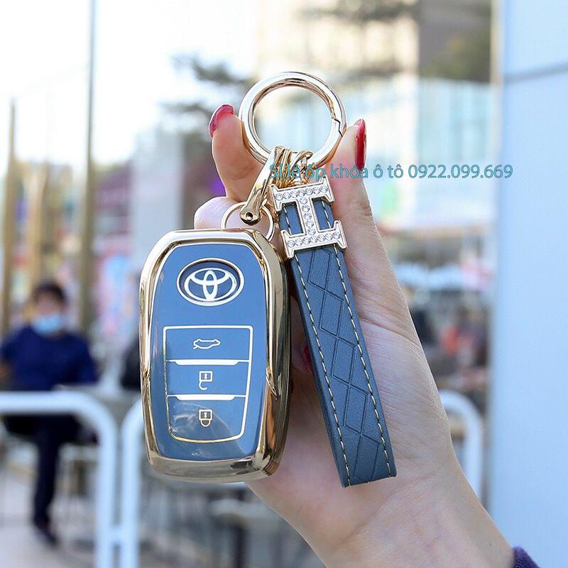 Vỏ Bọc ốp Chìa Khóa Xe Hơi Toyota Corolla Camry Highlander Fortuner - HiLux - Rav4 - Land Cruiser 2021