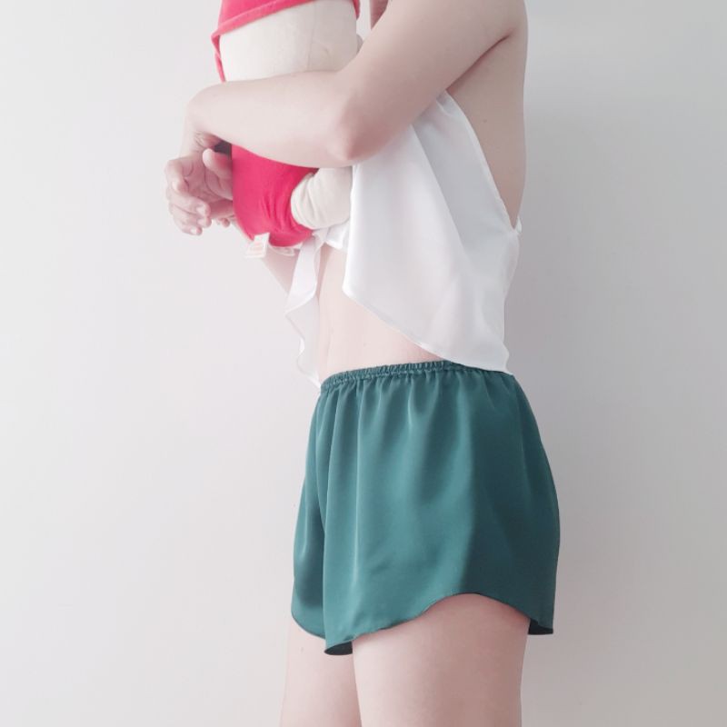 Quần đùi lụa Satin cao cấp vạt chéo xinh xắn. Đơn 50k miễn phí ship tối đa 20k. Đơn 300k miễn phí ship tối đa 70k