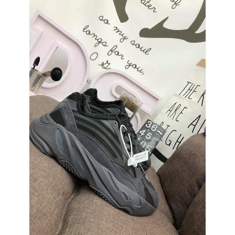 Giày Thể Thao Adidas Yeezy 700v2 1070034