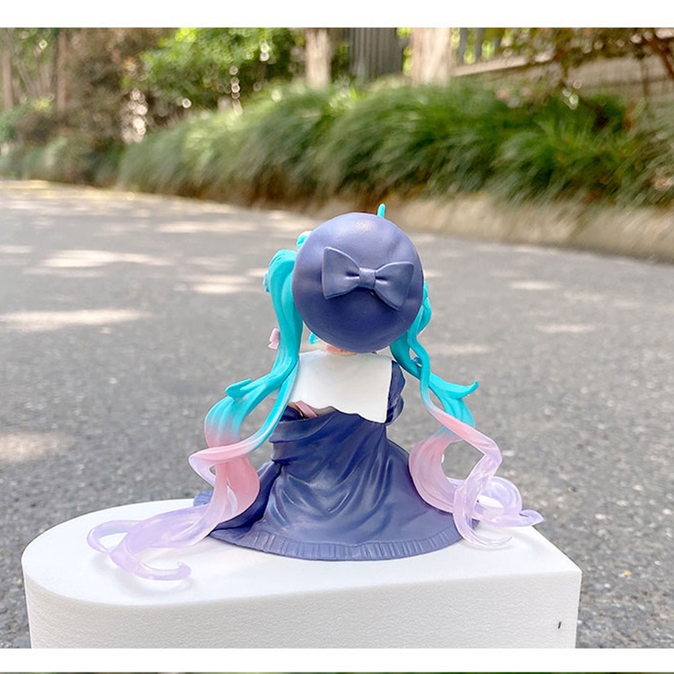 Đồ Chơi Nhân Vật Hatsune Miku Đang Ngồi Dùng Để Trang Trí
