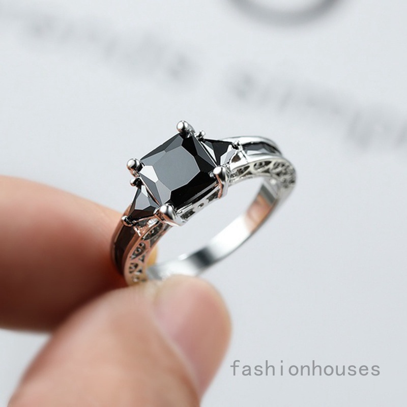 Nhẫn mạ vàng trắng 18K đính đá Sapphire đen