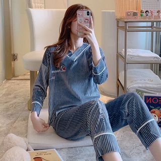 Bộ đồ ngủ tay dài cổ chữ v chất liệu nhung san hô giữ ấm thời trang thu đông dành cho nữ