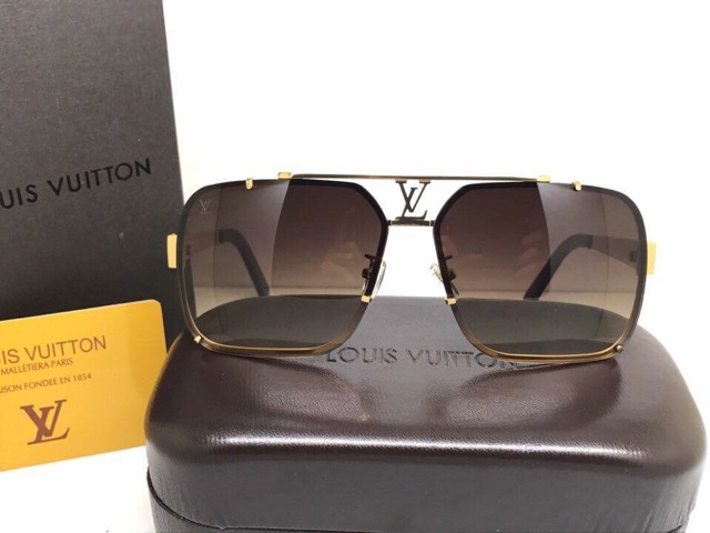 KÍNH NAM CAO CẤP LV | BigBuy360 - bigbuy360.vn