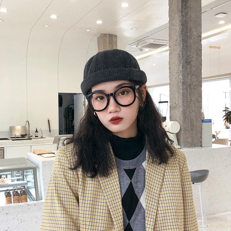 Kính form tròn xoe lạ mắt