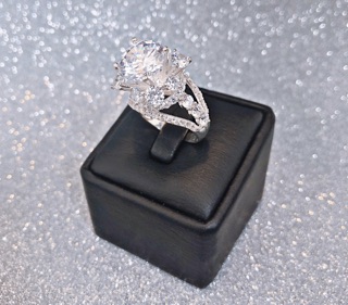 Trụ gài nhẫn da Pu màu đen, trắng rẻ đẹp cho shop trang sức Rubyhouse68