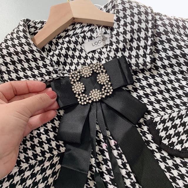 ÁO DẠ KẺ KÈM TAG NƠ SIÊU SANG