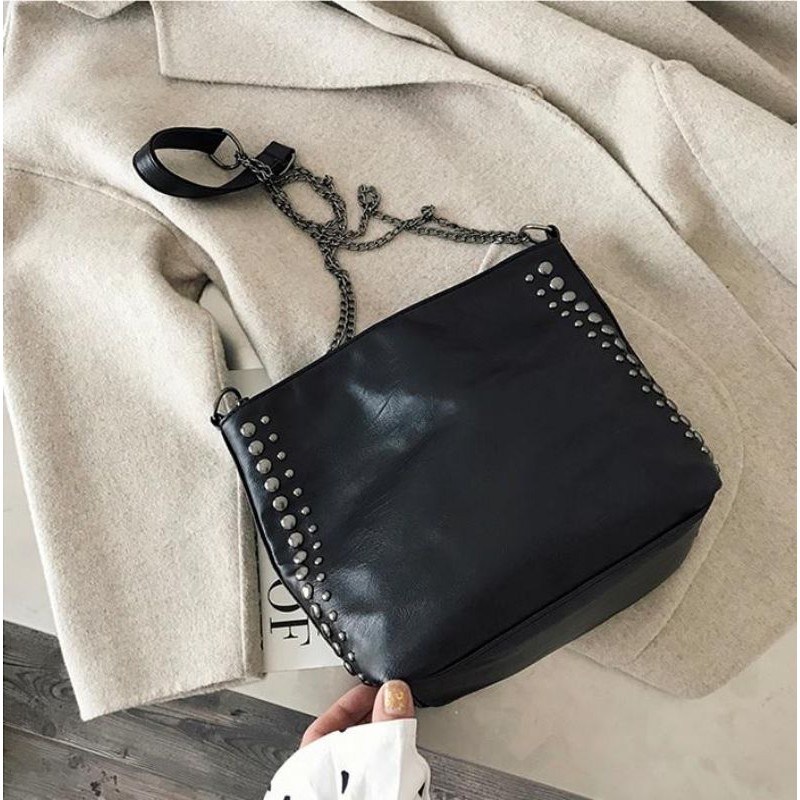 Túi nữ đeo vai Bigsize da mềm nạm đinh size 24cm