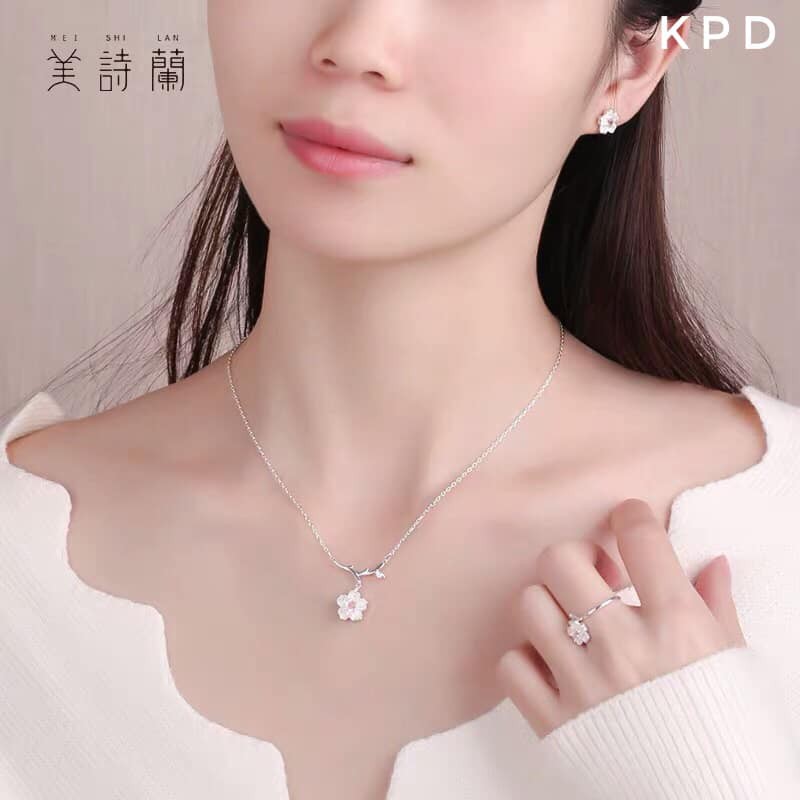 Dây chuyền hoa đào bạc ta