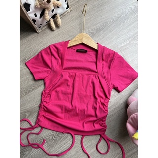 Áo thun cổ vuông rút eo
