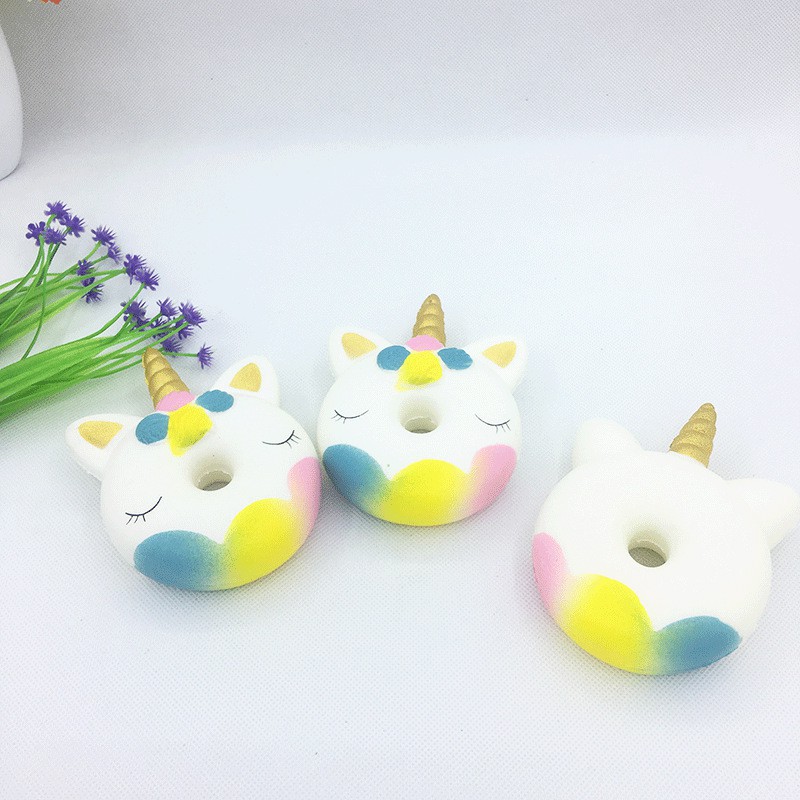 SquiShy bánh tròn 1 sừng nhắm mắt