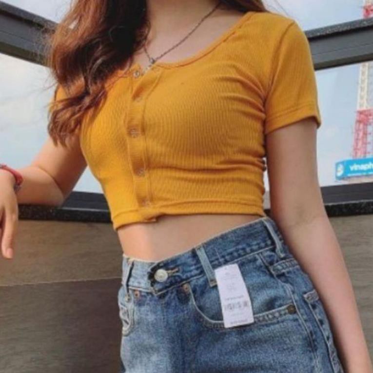 Áo thun croptop kiểu nút cổ vuông năng động - trẻ trung | BigBuy360 - bigbuy360.vn