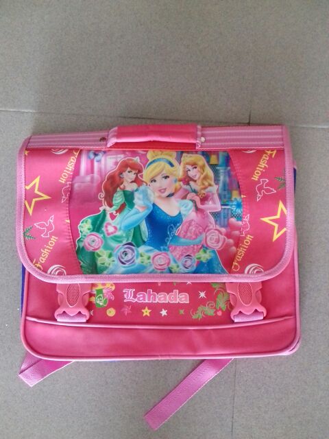 Cặp học sinh bé gái (ảnh thật)