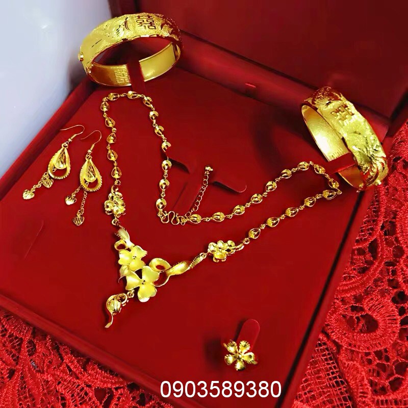Hộp nhung đựng trang sức vòng kiềng cưới