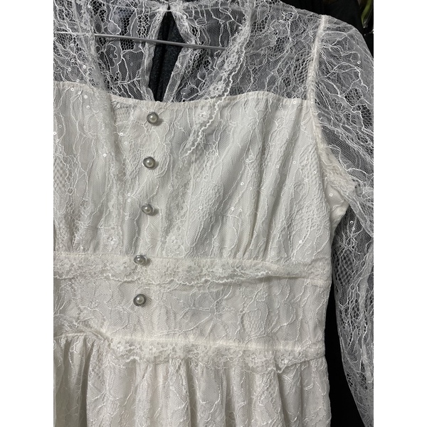 THANH LÝ VÁY TRẮNG TAY REN