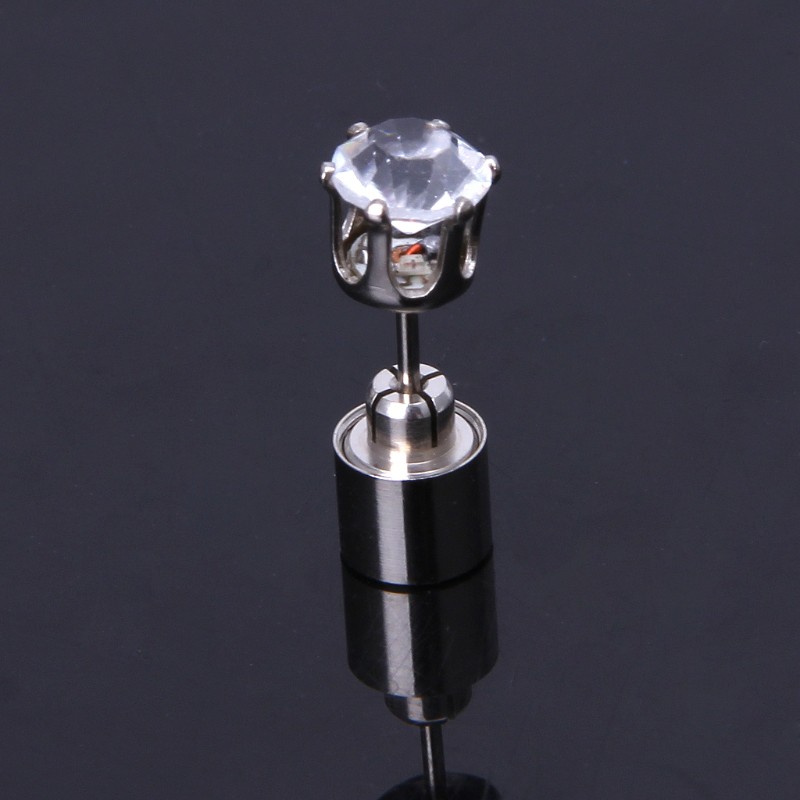 1 Khuyên tai đính đá có đèn LED độc đáo cá tính