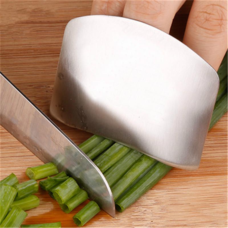 1 Dụng Cụ Bảo Vệ Ngón Tay Bằng Thép Không Gỉ Khi Cắt Thức Ăn