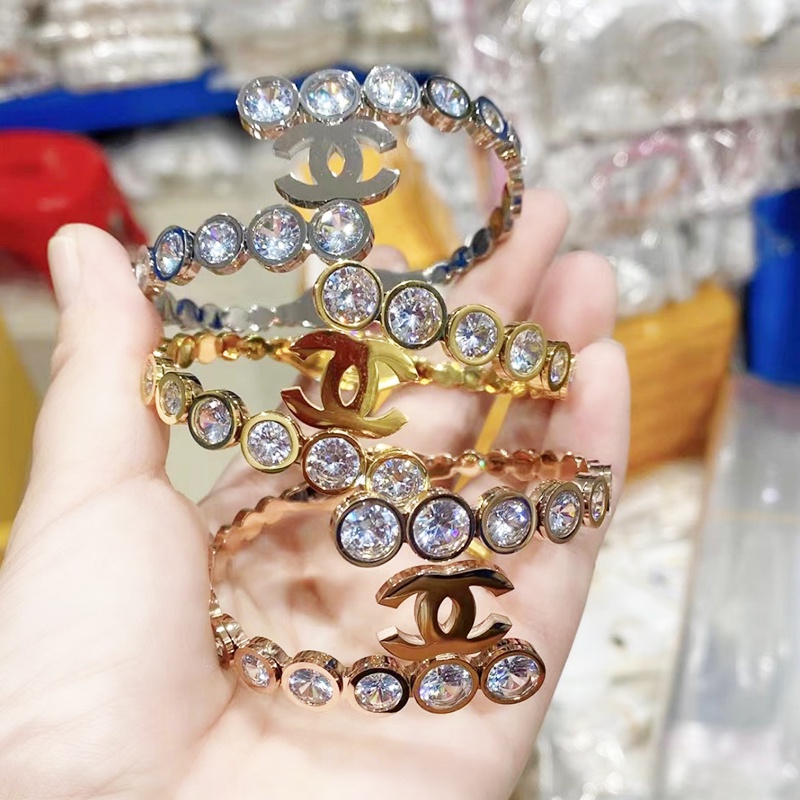 Vòng Tay Nữ Titan Không Rỉ Đính Đá Nhân Tạo Kiểu Dáng Sang Trọng TT 4126