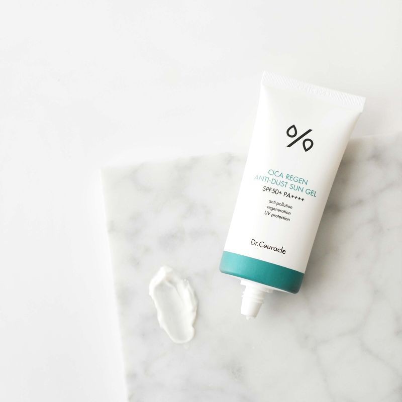Kem Chống Nắng Thuần Chay Chống Bụi Mịn Dưỡng Ẩm Làm Dịu Da Cica Regan Vegan Sun Rau Má SPF50+ PA++++ Dr.Ceuracle 50ml