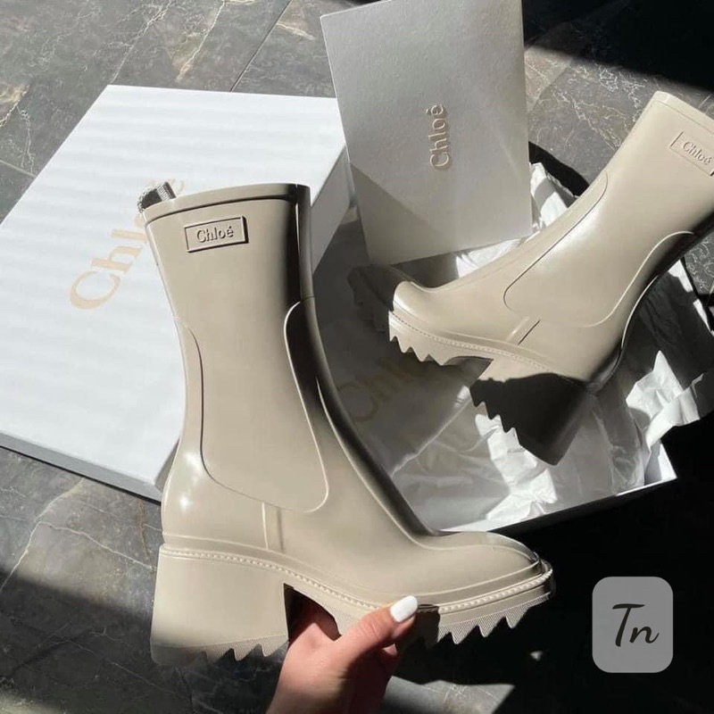 Boot nhựa chloee gót trụ mai phương bùi