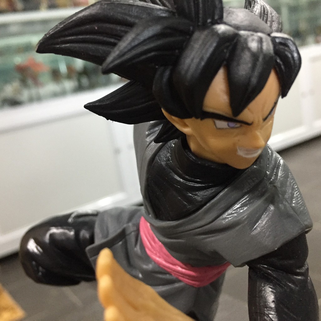 Mô hình Black Goku attack