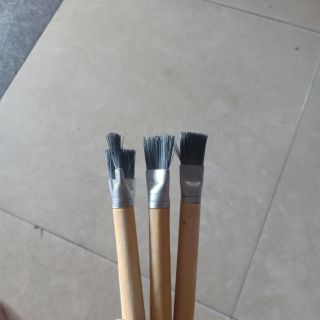 Cọ sắt cán gỗ