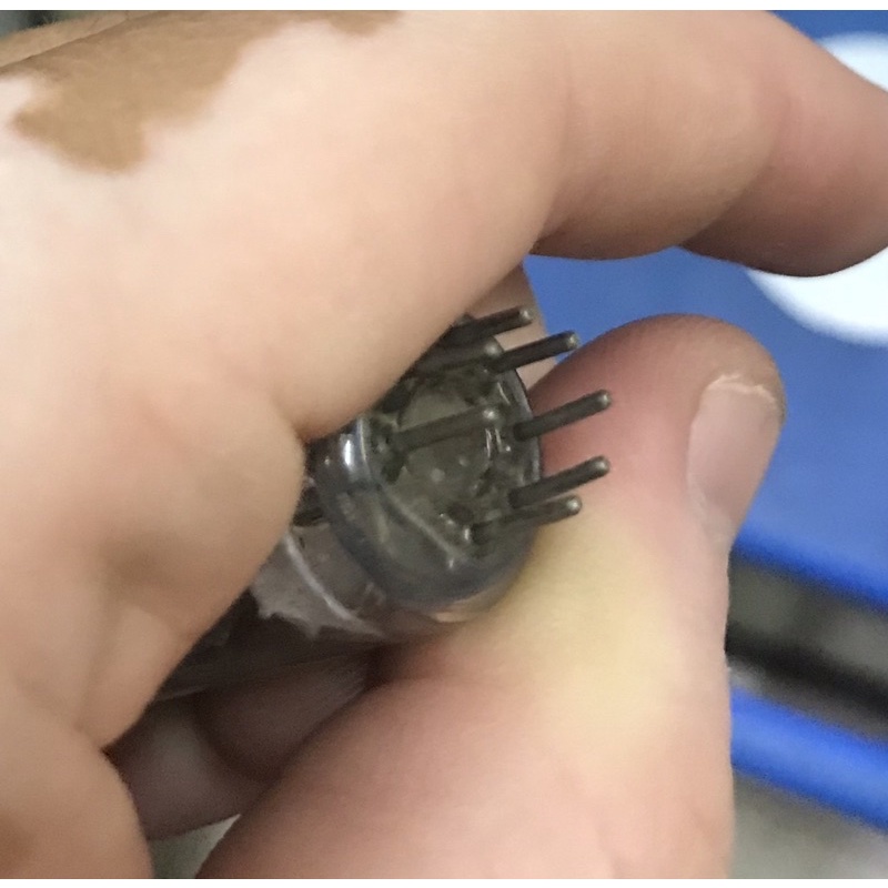 Đèn tuýt của Mỹ số 6C4/ 7 chân