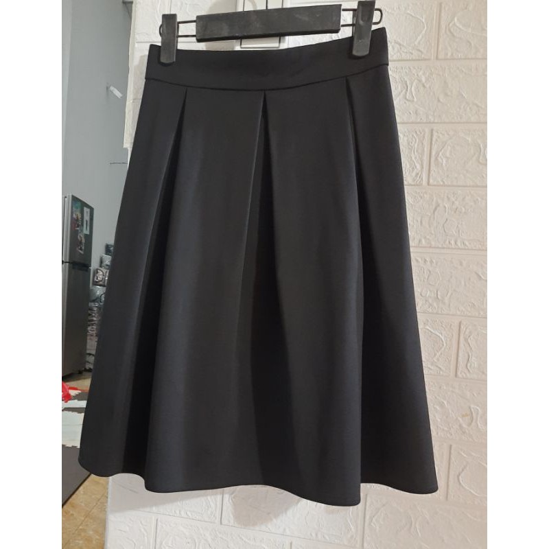 Chân váy xếp ly màu đen | BigBuy360 - bigbuy360.vn