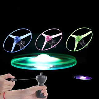 Chong chóng đĩa bay đồ chơi có đèn LED với tay kéo cực thú vị